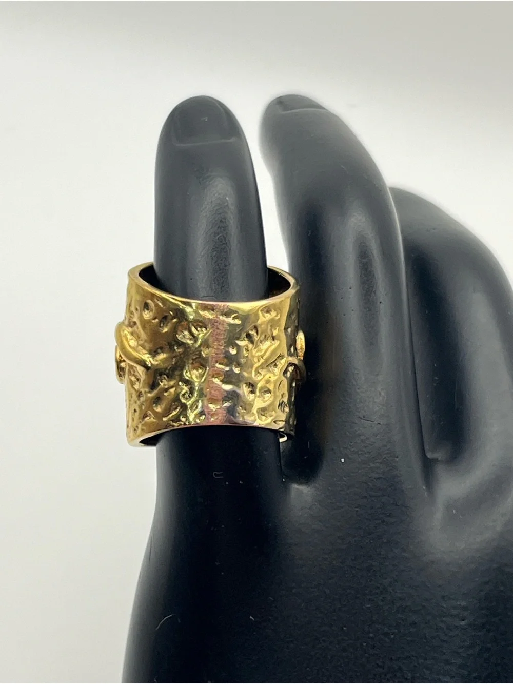 Italy wide textured gold tone band ring size 5 purple glass stone vintage
